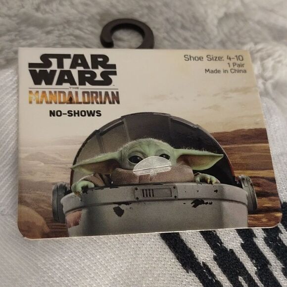 Star Wars Mandalorian "Wanted" Socks - Picture 2 of 5